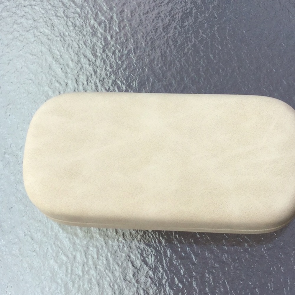 Authentic New Chloe eyeglass case clamshell - Picture 4 of 4